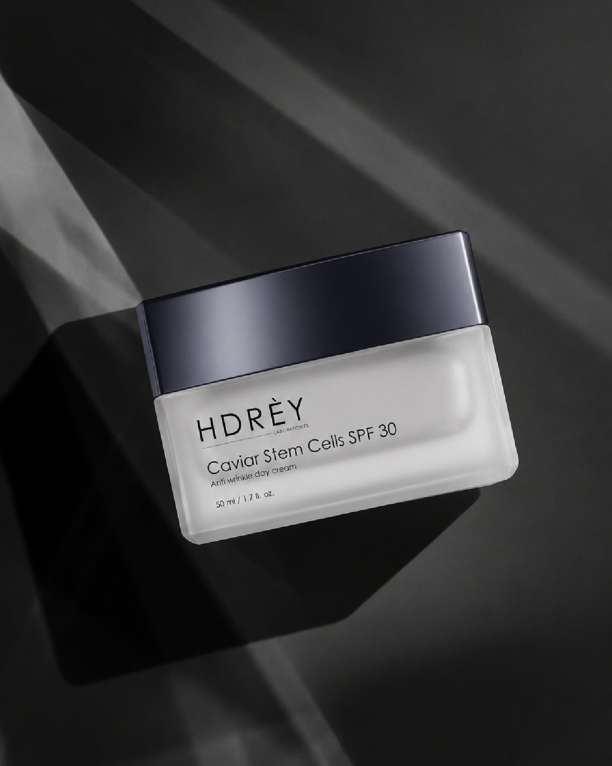 Regenerująco-odżywczy krem na dzień z ekstraktem z kawioru i komórkami macierzystymi SPF 30 - 50 ml