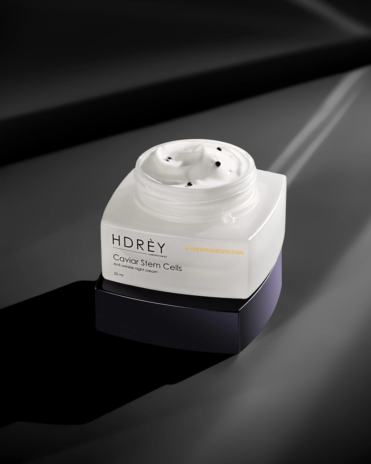 Regenerująco-odżywczy krem na noc do skóry z przebarwieniami 50 ml